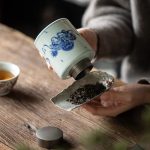 Boîte à thé en céramique blanche et bleue, design chinois