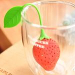 Infuseur à thé en silicone fraise, design ludique et pratique