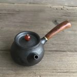 Théière japonaise en céramique, élégance et fonctionnalité