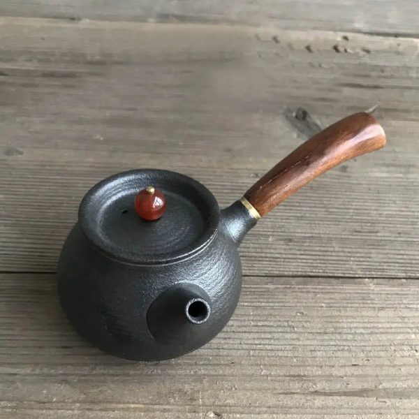 Théière japonaise en céramique, élégance et fonctionnalité