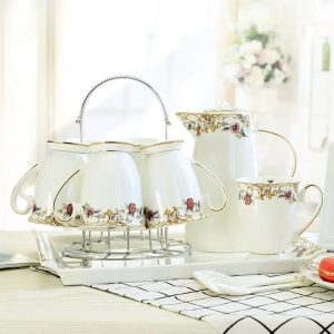 Porcelaine élégante pour un service à thé raffiné