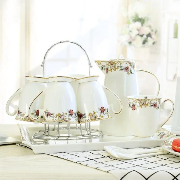 Porcelaine élégante pour un service à thé raffiné