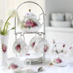 Service à thé Anglais en porcelaine décoré de roses