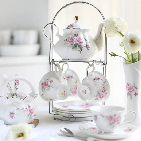 Porcelaine anglaise décorée de camélias pour le thé