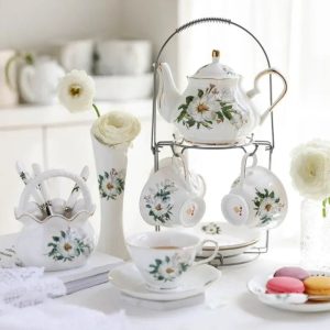Service à thé Anglais en porcelaine avec fleurs blanches