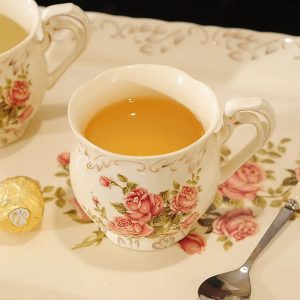 Service à thé élégant avec design rose en porcelaine anglaise