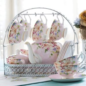 Porcelaine anglaise pour un élégant service à thé