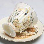 Service à thé motifs floraux élégant et raffiné