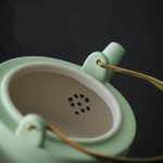 Théière artisanale Japonaises avec motifs naturels