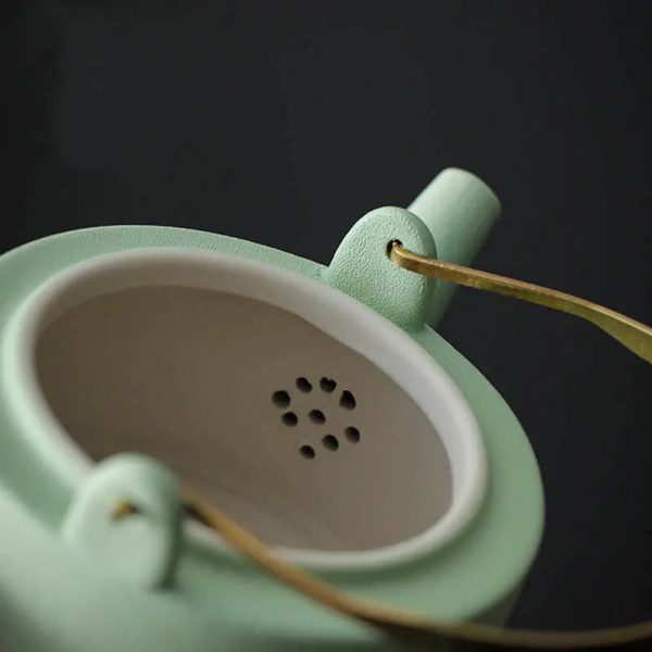 Théière artisanale Japonaises avec motifs naturels