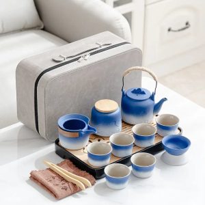 Service à thé japonais avec motifs de paysages