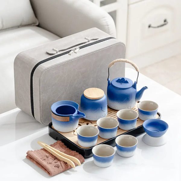 Service à thé japonais avec motifs de paysages