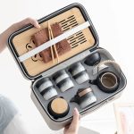 Théière élégante aux motifs traditionnels japonais