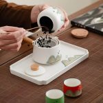 Ensemble de thé japonais avec design élégant et rotatif