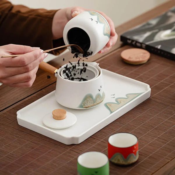 Ensemble de thé japonais avec design élégant et rotatif
