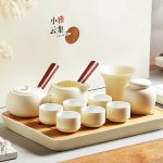 Théière blanche en céramique pour service à thé