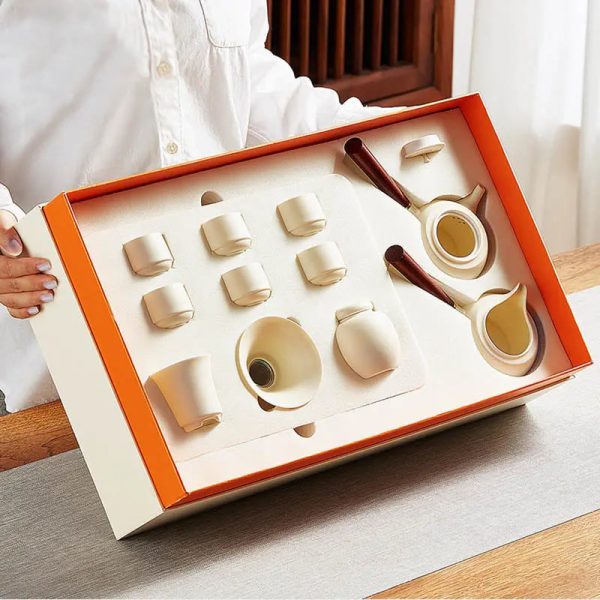 Accessoires de thé en céramique blanche raffinée