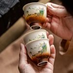 Tasse de thé en céramique avec peinture paysage