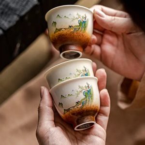 Tasse de thé en céramique avec peinture paysage