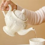 Théière en porcelaine blanche raffinée