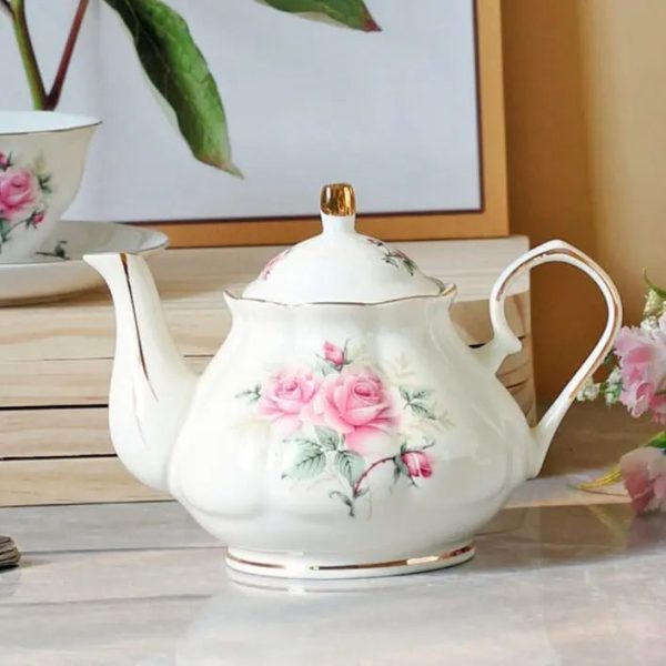 Théière Anglaise en porcelaine avec motifs de camélias