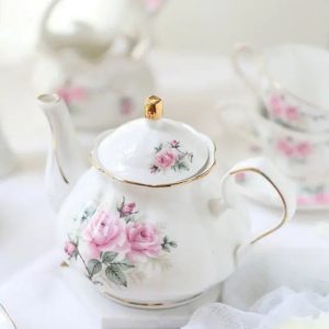 Théière en porcelaine 500ML décorée de fleurs camélias