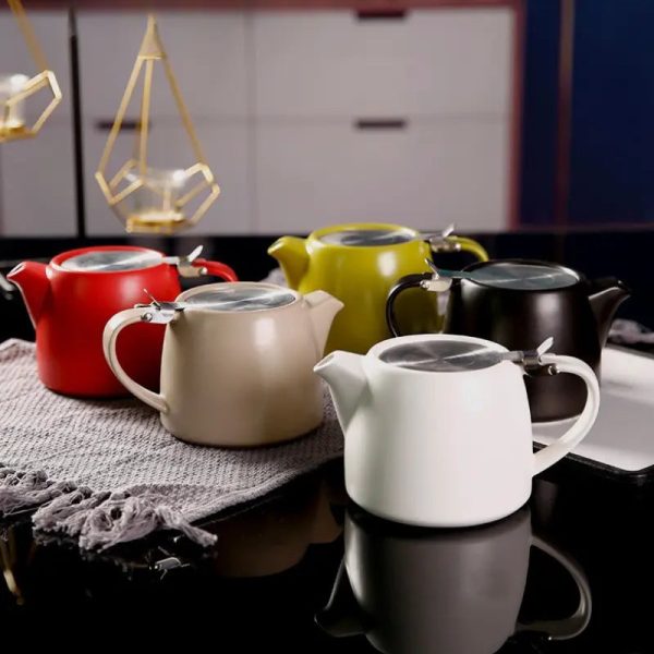 Théière en céramique colorée pour une touche décorative