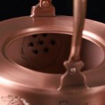 Théière en Cuivre décorée de motifs Chevaux