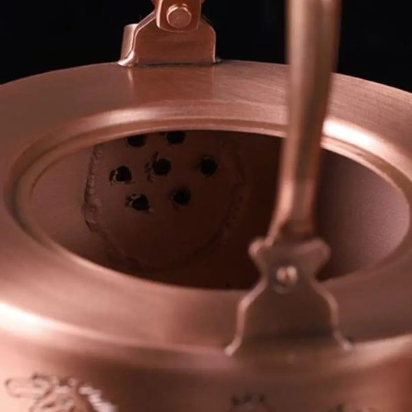 Théière en Cuivre décorée de motifs Chevaux