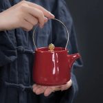 Théière en porcelaine élégante et fonctionnelle