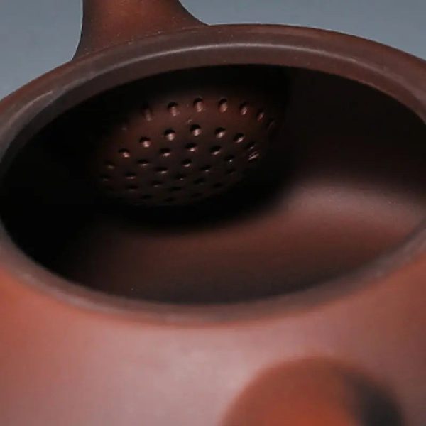 Théière chinoise en argile marron avec motifs symboliques