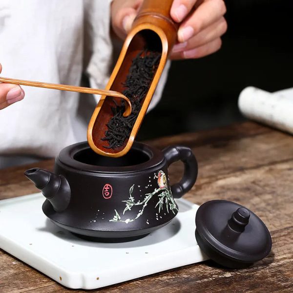 Théière noire en argile, design élégant