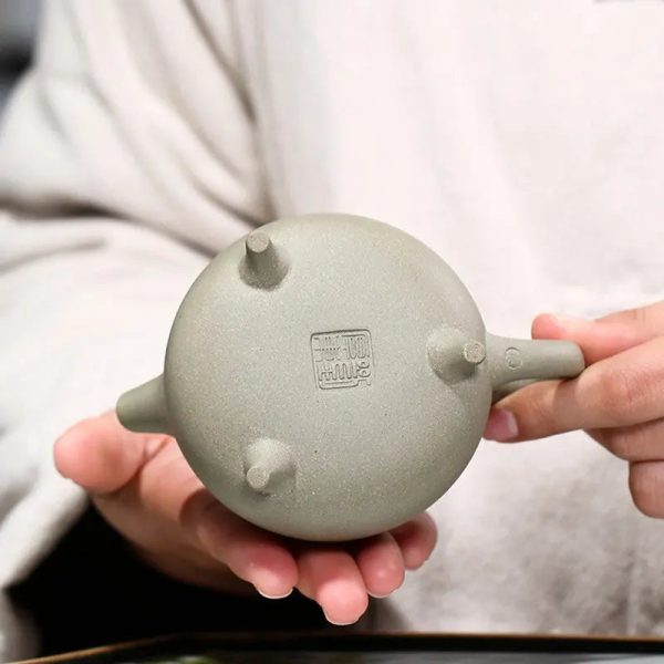 Théière artisanale en argile verte, idéale pour le thé