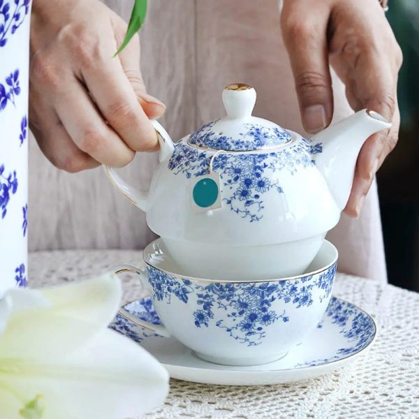 Théière en porcelaine motif floral bleu