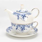 Théière élégante en porcelaine avec motif floral