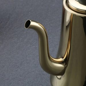 Infuseur intégré pour thé à la scandinave