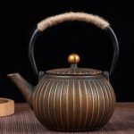 Théière Japonaise Ronde en Fonte Dorée 600ML
