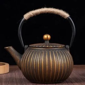 Théière Japonaise Ronde en Fonte Dorée 600ML