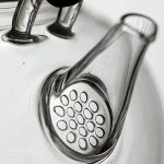 Théière colorée en verre pour servir le thé