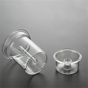 Théière transparente grise pour un service raffiné