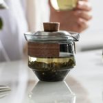 Infusez avec style avec cette théière en verre