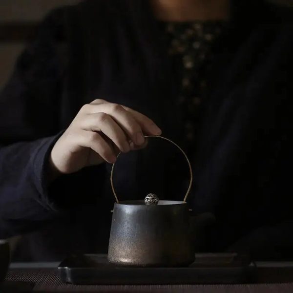 Théière artisanale en céramique pour amateurs de thé