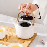 Théière en céramique blanche, design japonais élégant