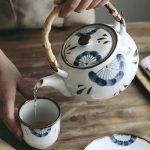 Théière japonaise élégante en porcelaine pour infusion