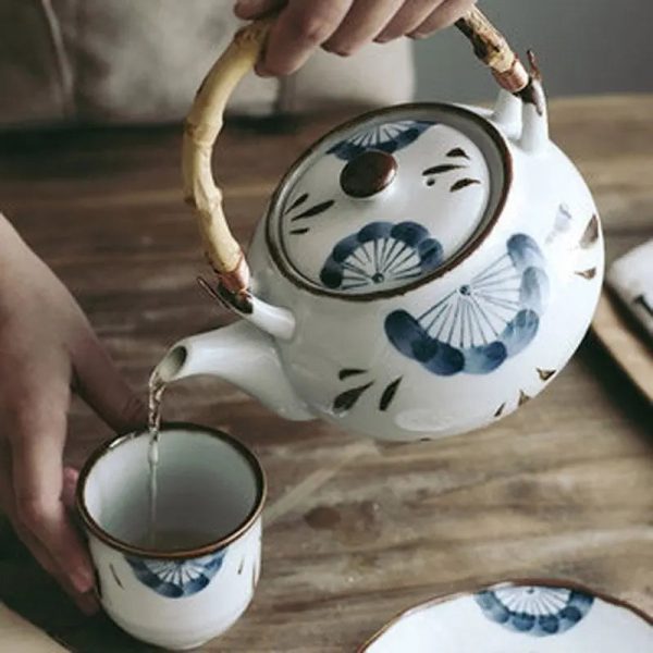 Théière japonaise élégante en porcelaine pour infusion