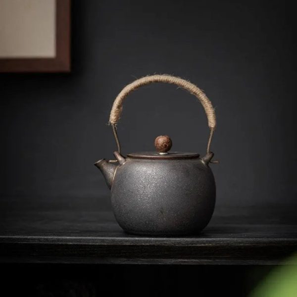 Théière élégante en céramique, style vintage