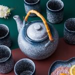 Théière en céramique grise avec motif bambou