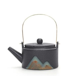 Céramique japonaise élégante avec motifs de montagnes