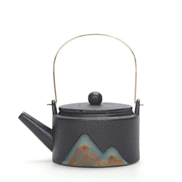 Céramique japonaise élégante avec motifs de montagnes