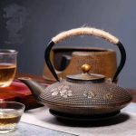 Théière Japonaise en Fonte avec Fleurs Dorées 800ML